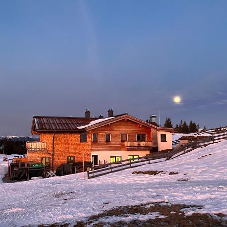 Radstaedter Huette Im Winter Nicht Mit Dem Auto Erreichbar Wunderschoene Alleinlage Schwemmberg Extérieur photo