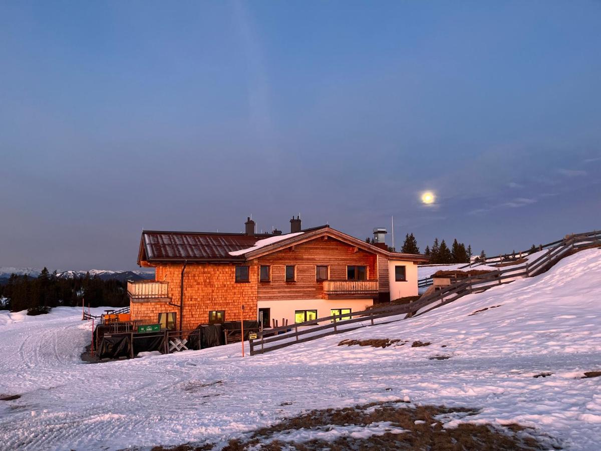 Radstaedter Huette Im Winter Nicht Mit Dem Auto Erreichbar Wunderschoene Alleinlage Schwemmberg Extérieur photo